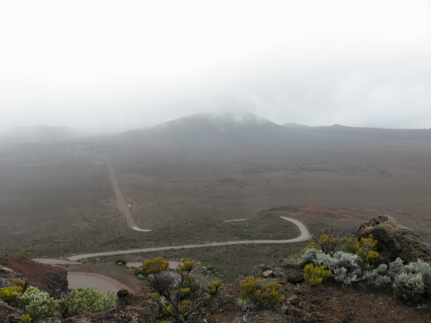 1. La route d Volcan entame sa descente dans la Plaine des Sables